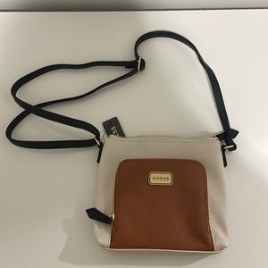 ⭐️ GUESS CROSS BODY  BAG ⭐️